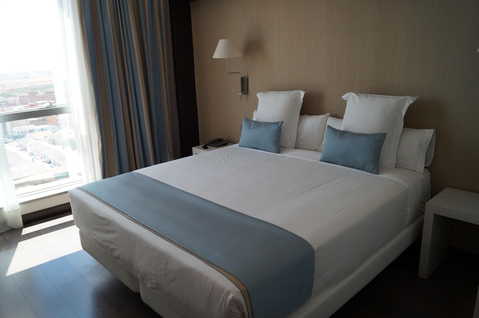 Lcb Hotel Φουενλαμπράδα Εξωτερικό φωτογραφία