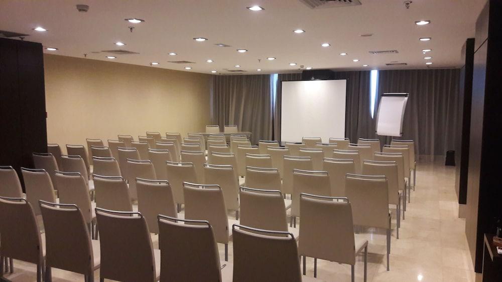 Lcb Hotel Φουενλαμπράδα Εξωτερικό φωτογραφία