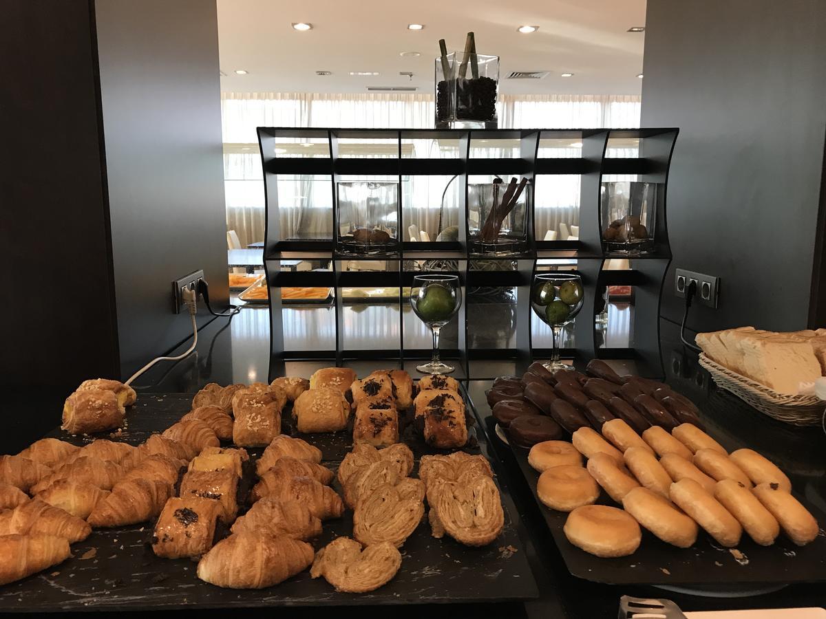 Lcb Hotel Φουενλαμπράδα Εξωτερικό φωτογραφία